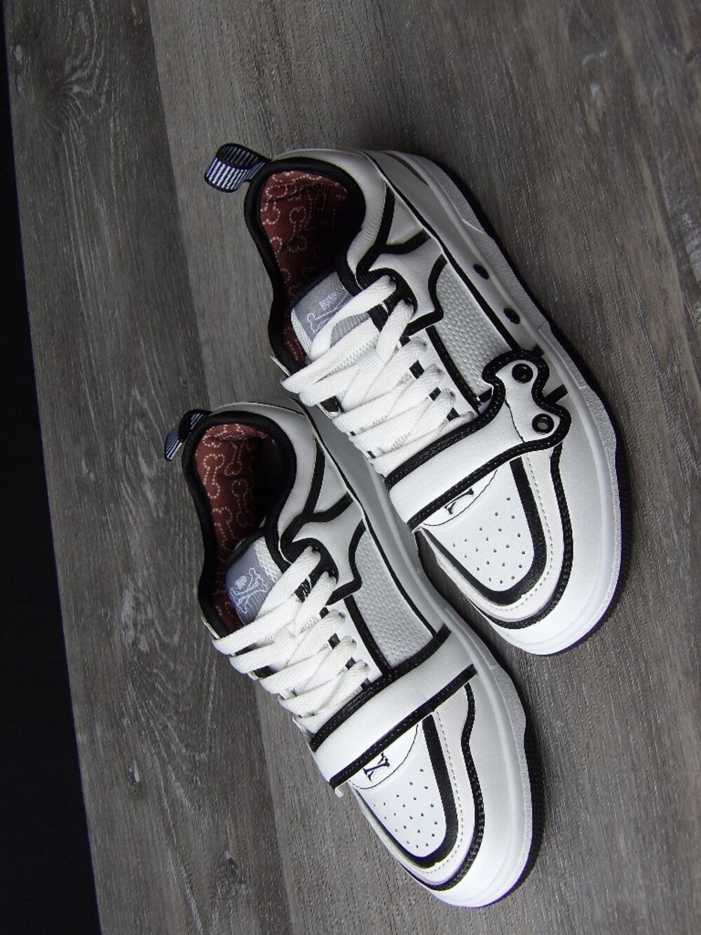 X brand, Bones collection, white and black sneakers